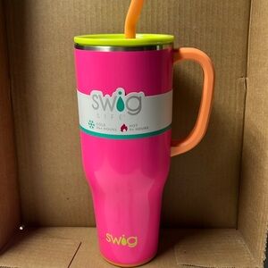 Mega Swig Life Cup NWT